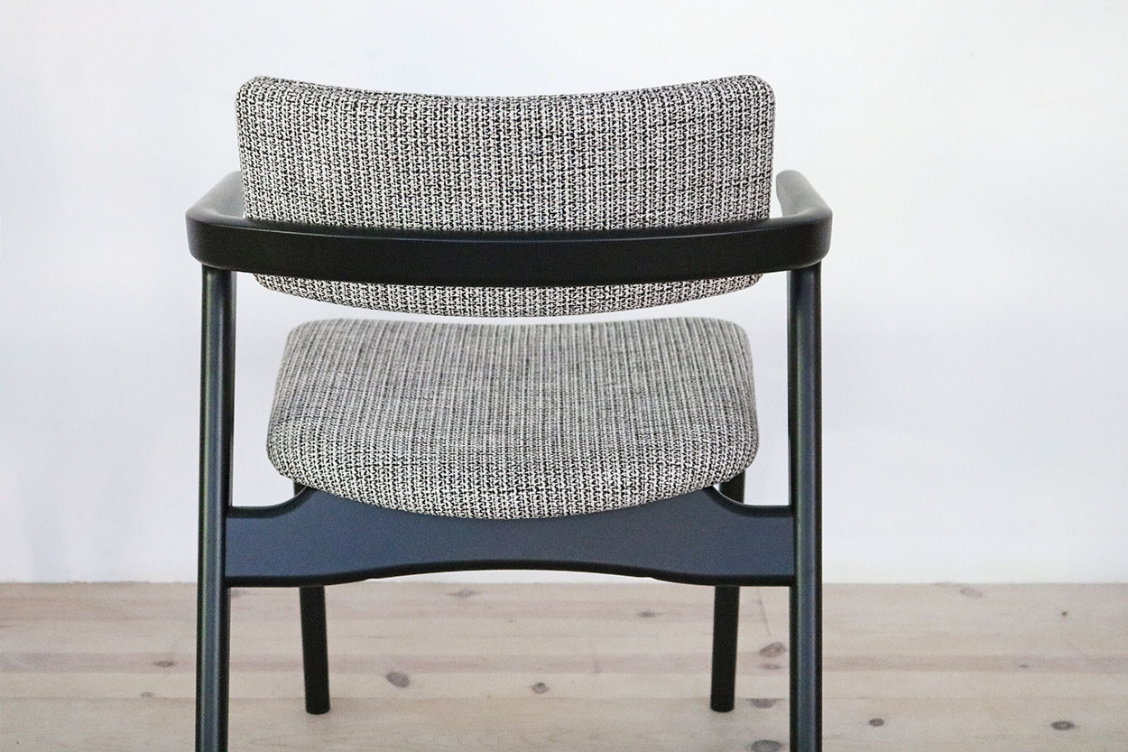 ブラックチェア