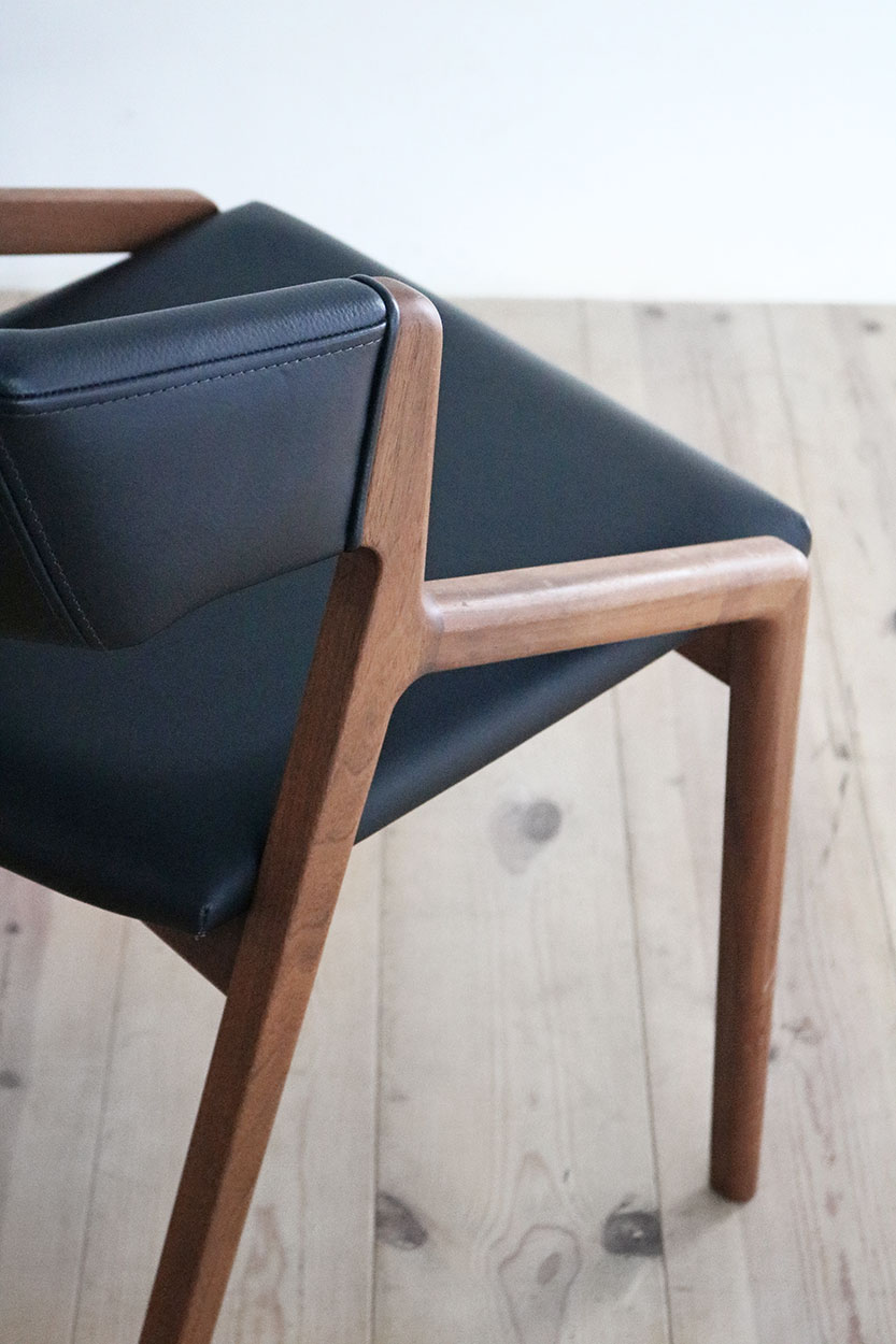 背もたれ付きアームチェア