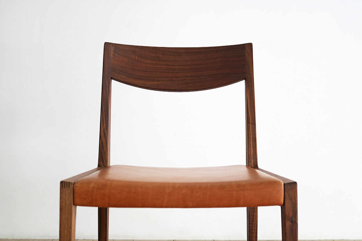 シンプルなチェア