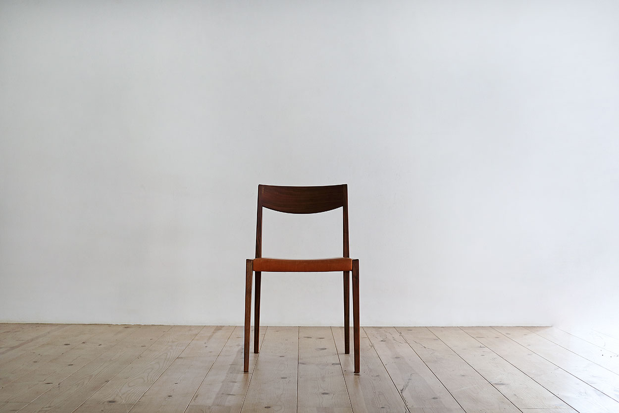 シンプルなチェア