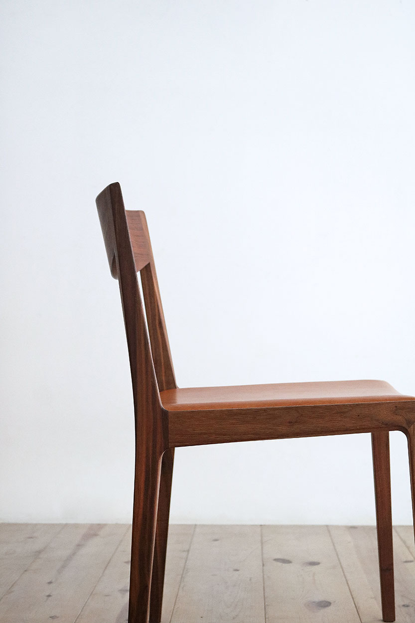 シンプルなチェア