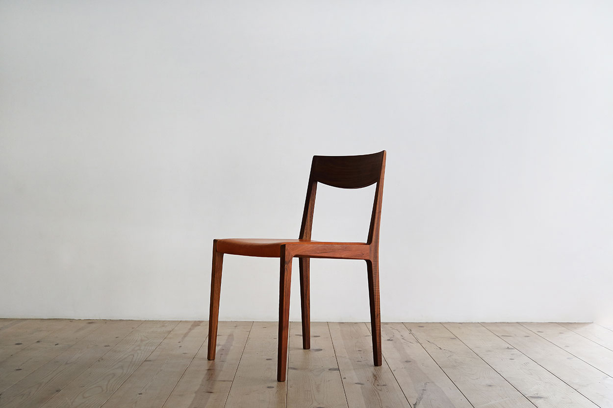 シンプルなチェア