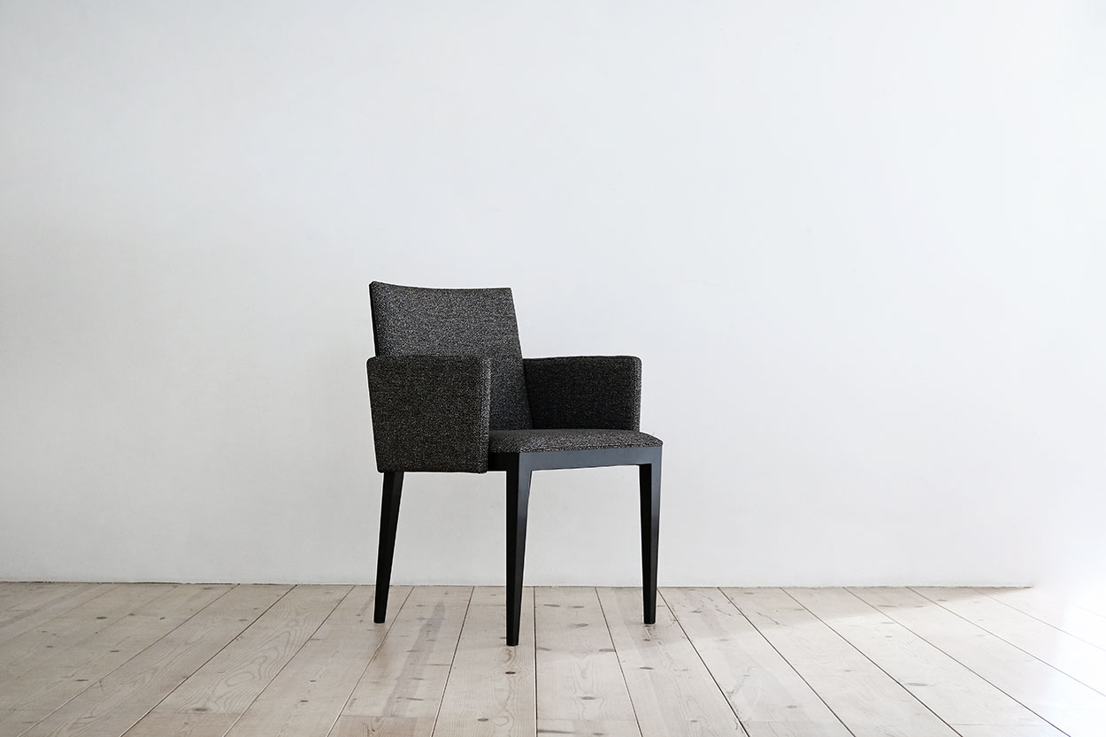 取っ手付きチェア