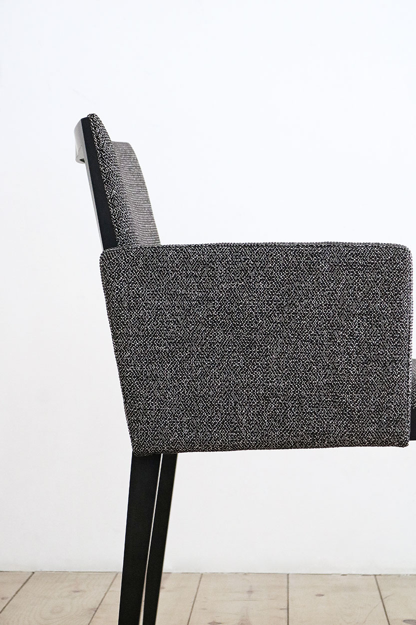 取っ手付きチェア