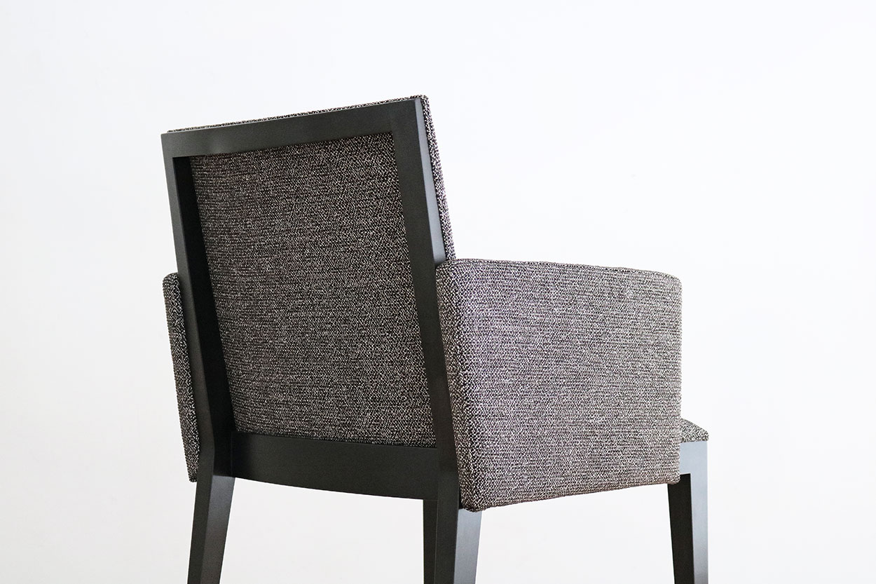 取っ手付きチェア