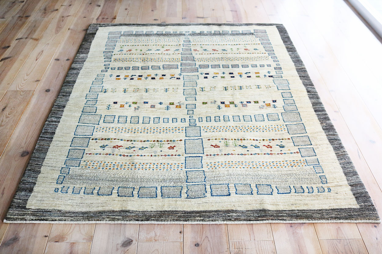 原毛幸せの窓ギャッベ