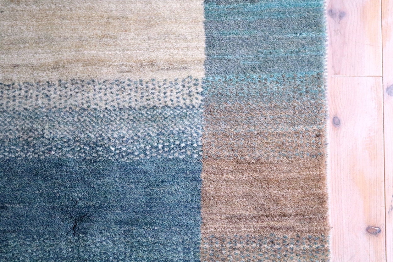 原毛ブルーグラデーションギャッベ