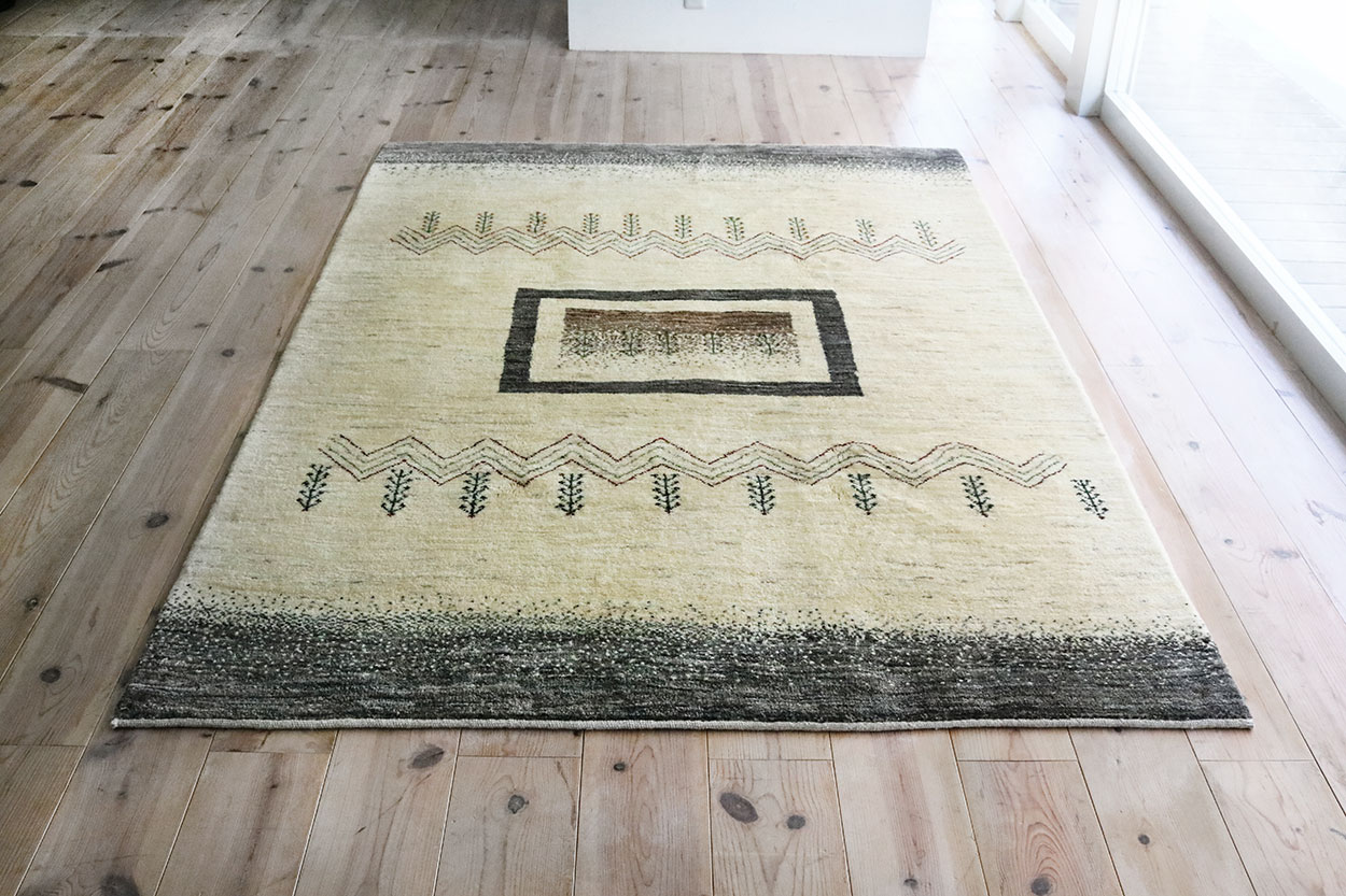 原毛幸せの窓ギャッベ