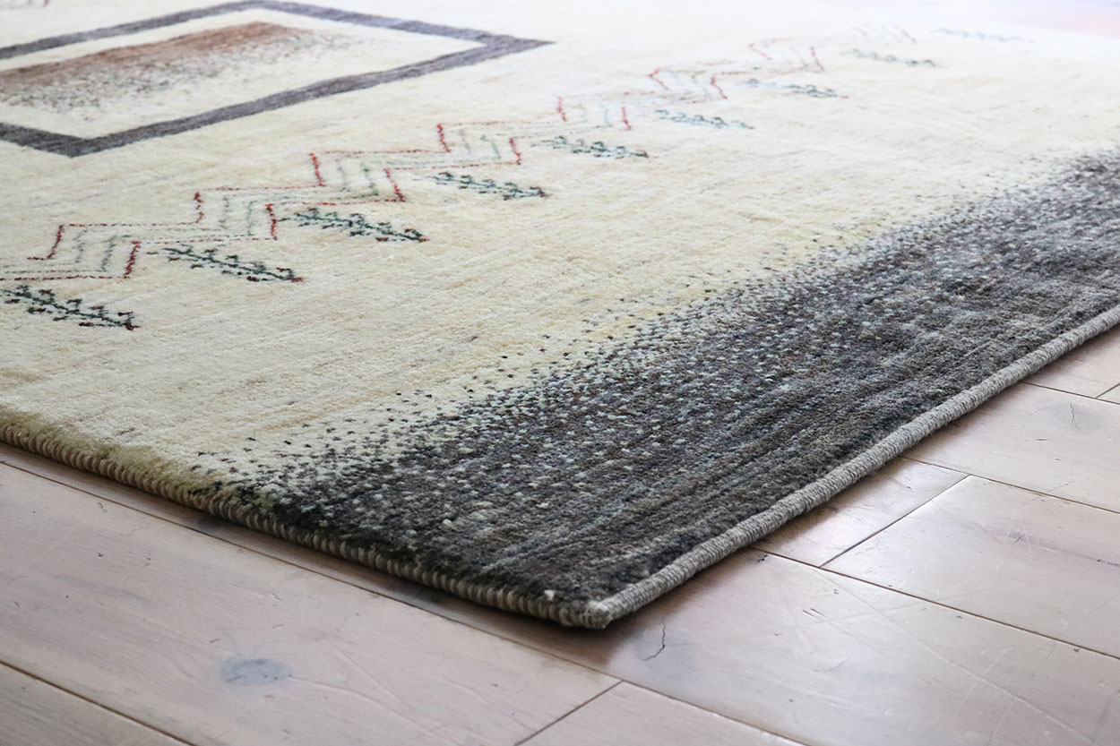 原毛幸せの窓ギャッベ