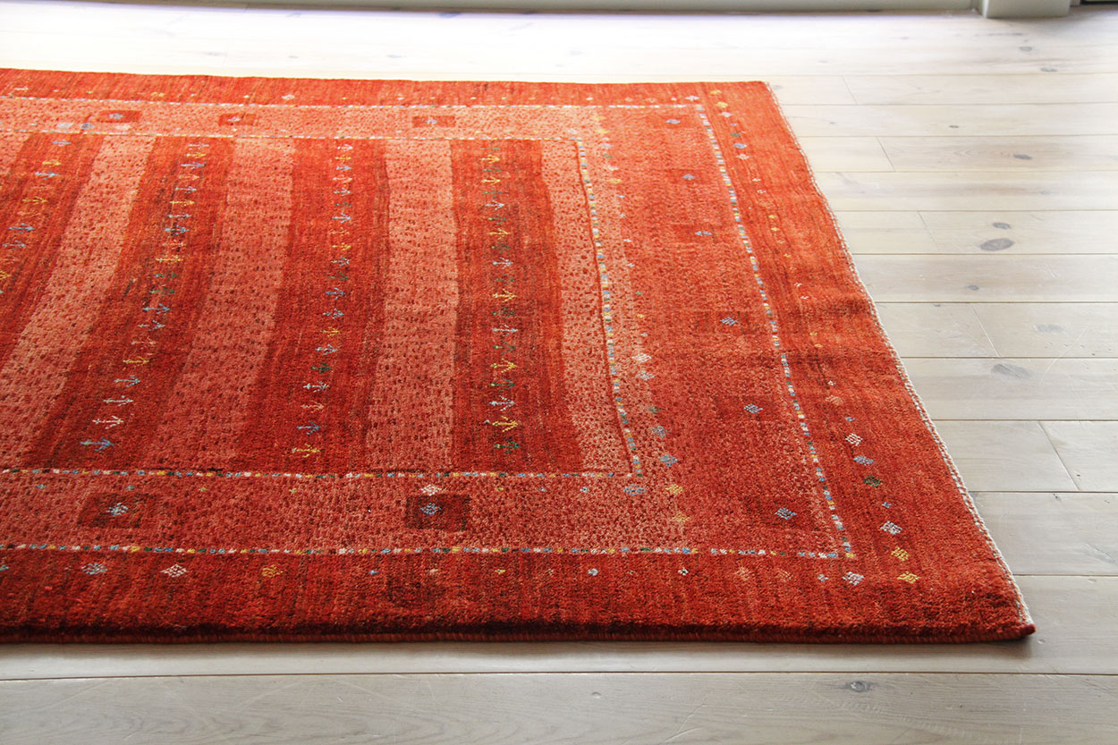 赤小さな生命の木ギャッベ