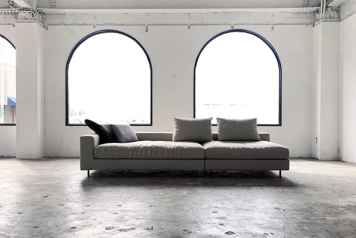 奥行き深いソファ