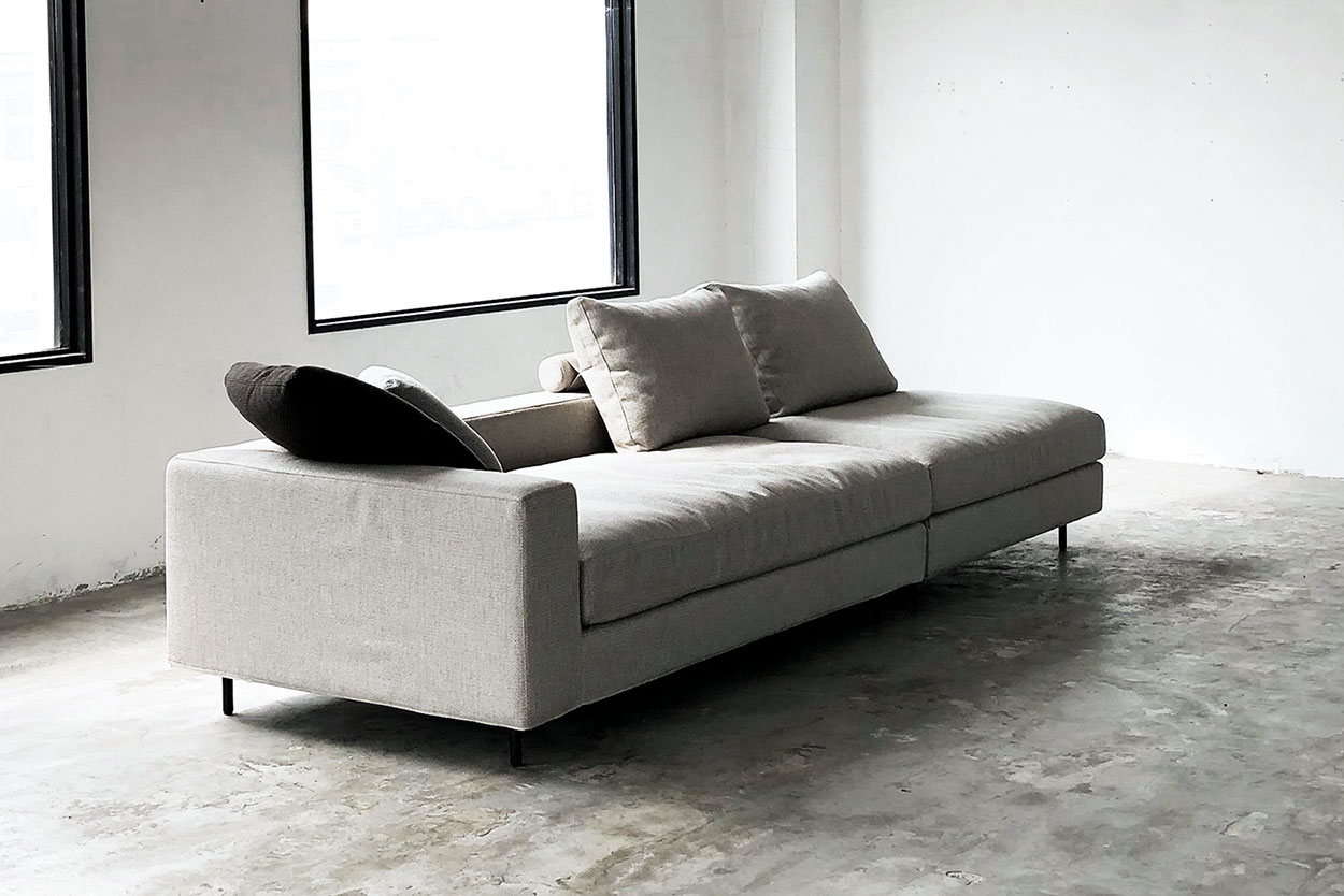 奥行き深いソファ