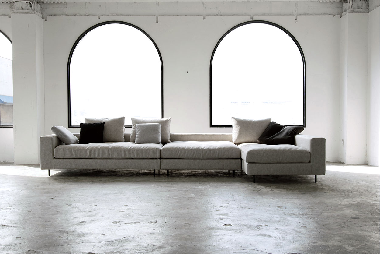 奥行き深いソファ