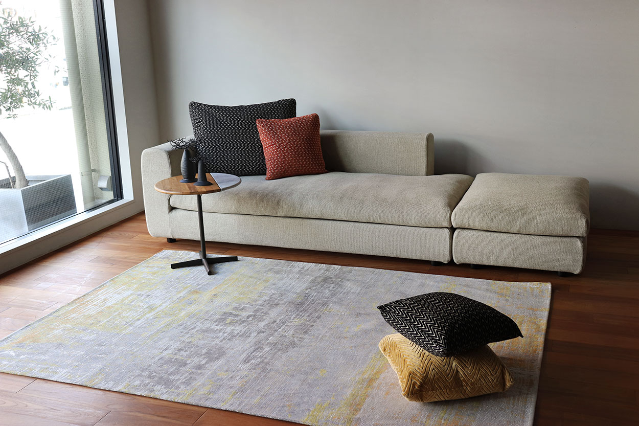 奥行き深いソファ