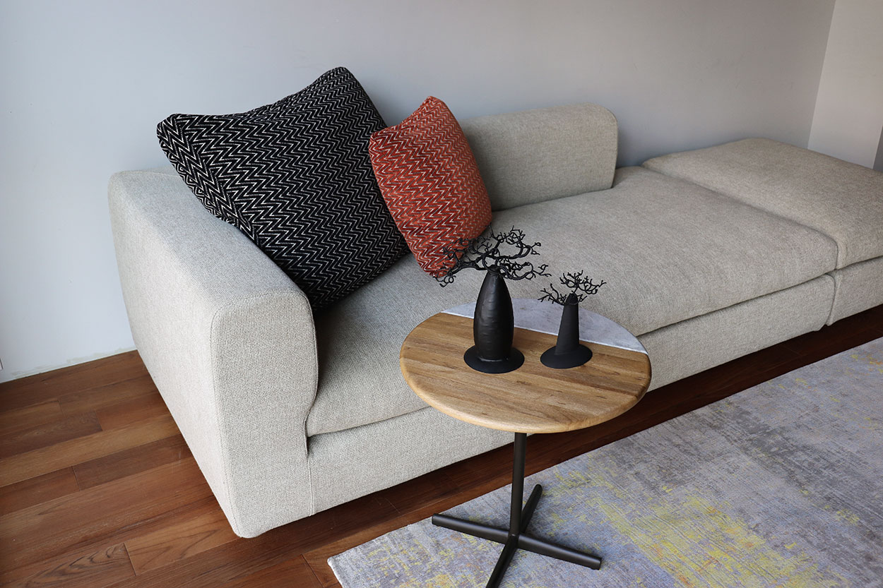 奥行き深いソファ