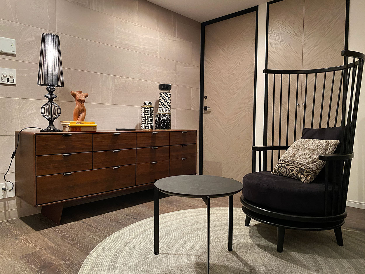 ウォールナットキャビネット