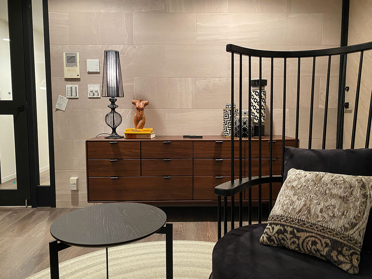 ウォールナットキャビネット