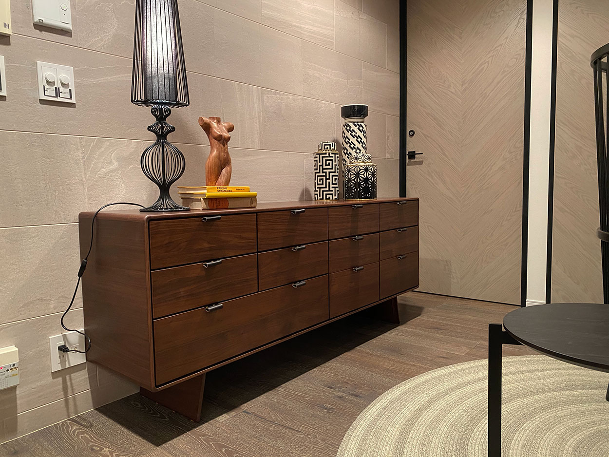 ウォールナットキャビネット