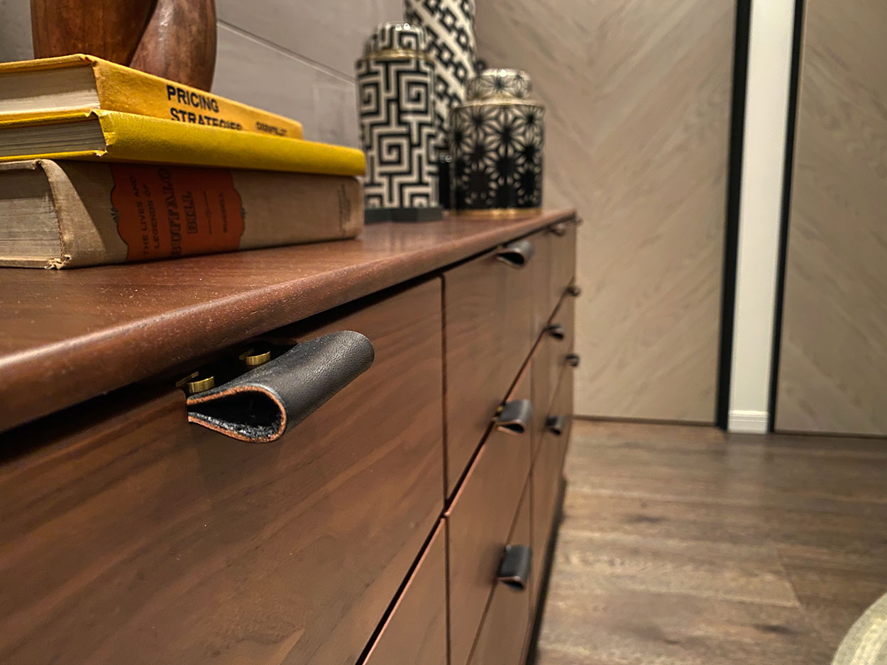 ウォールナットキャビネット