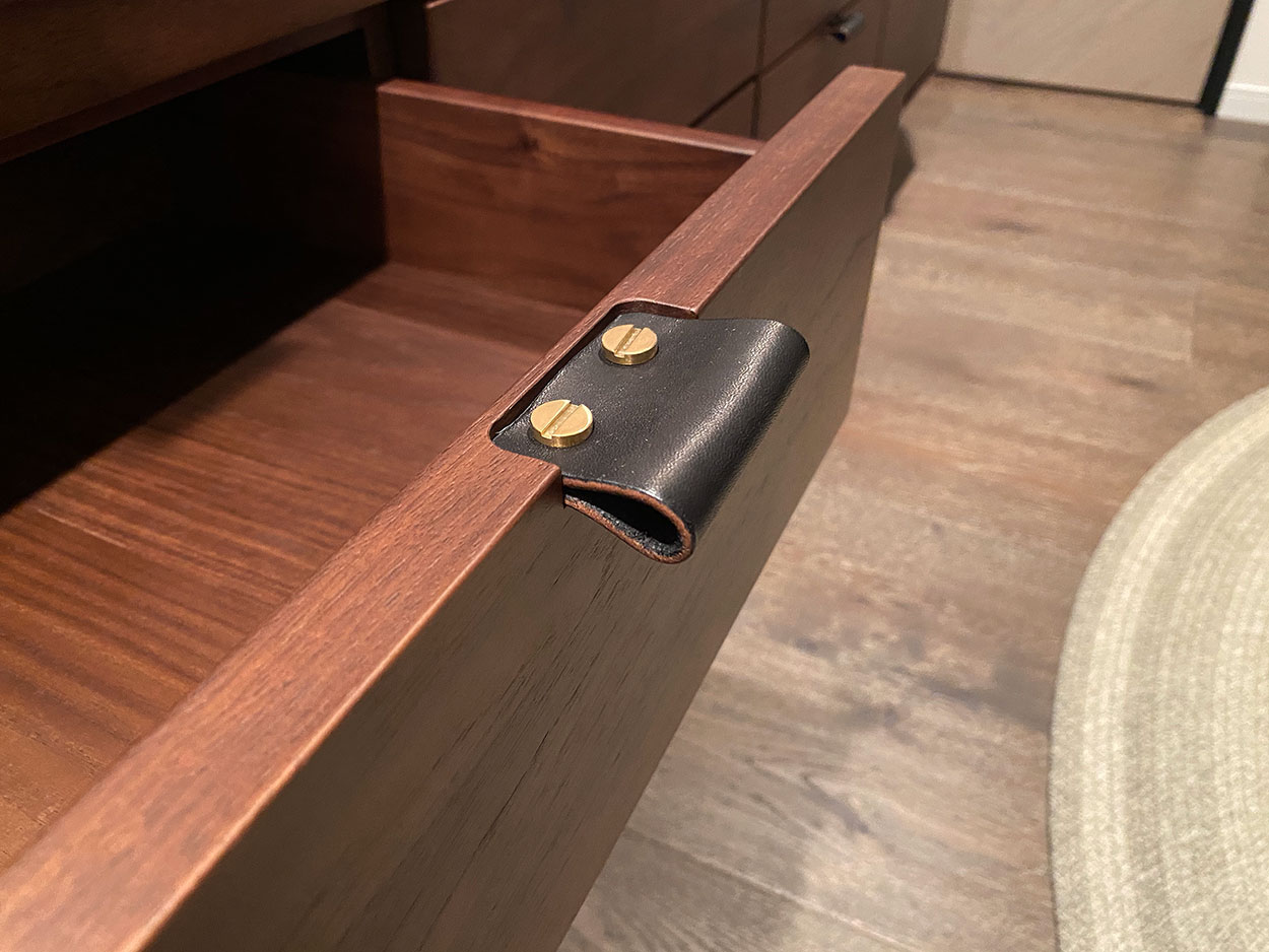 ウォールナットキャビネット