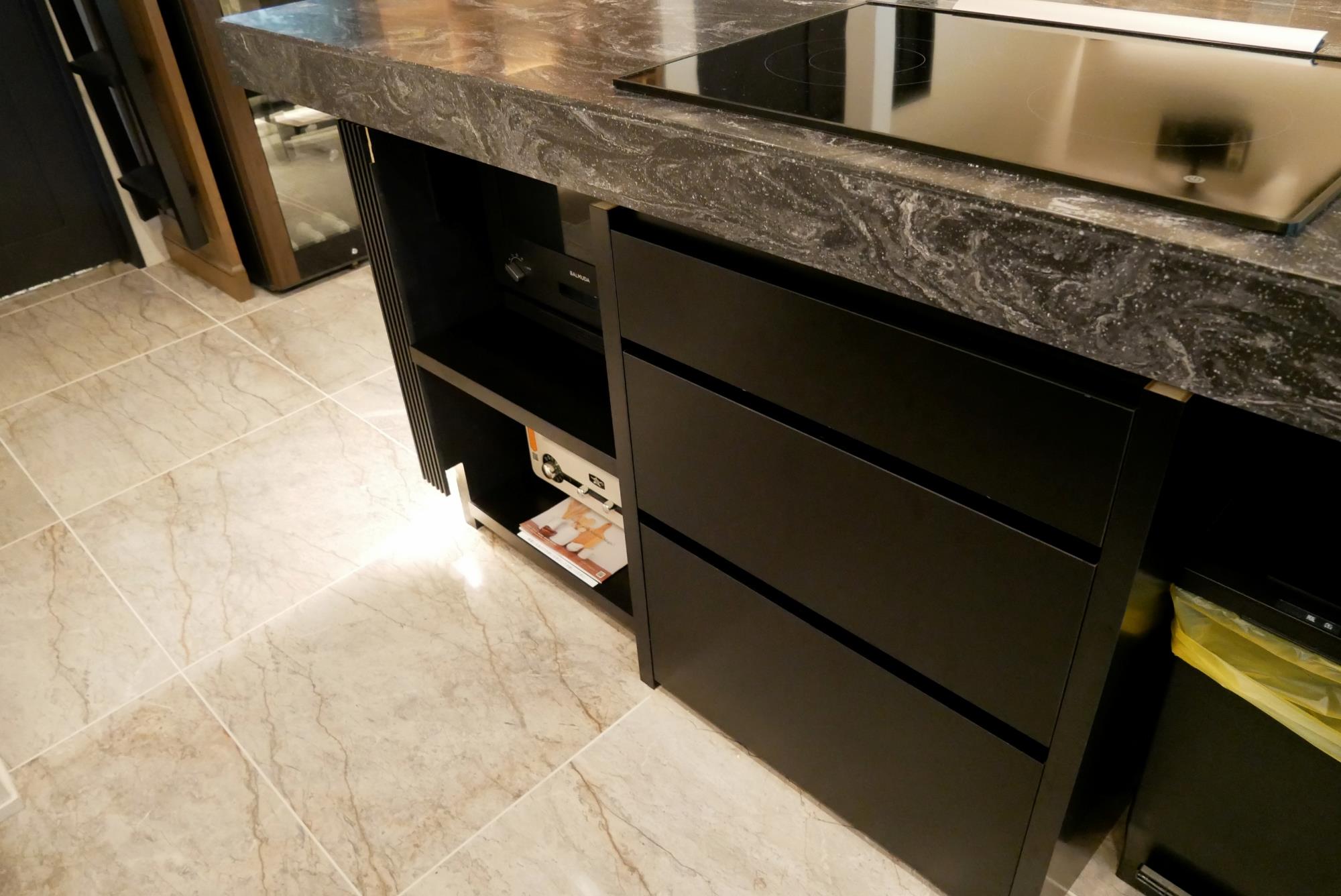 人工大理石オーダーテーブル