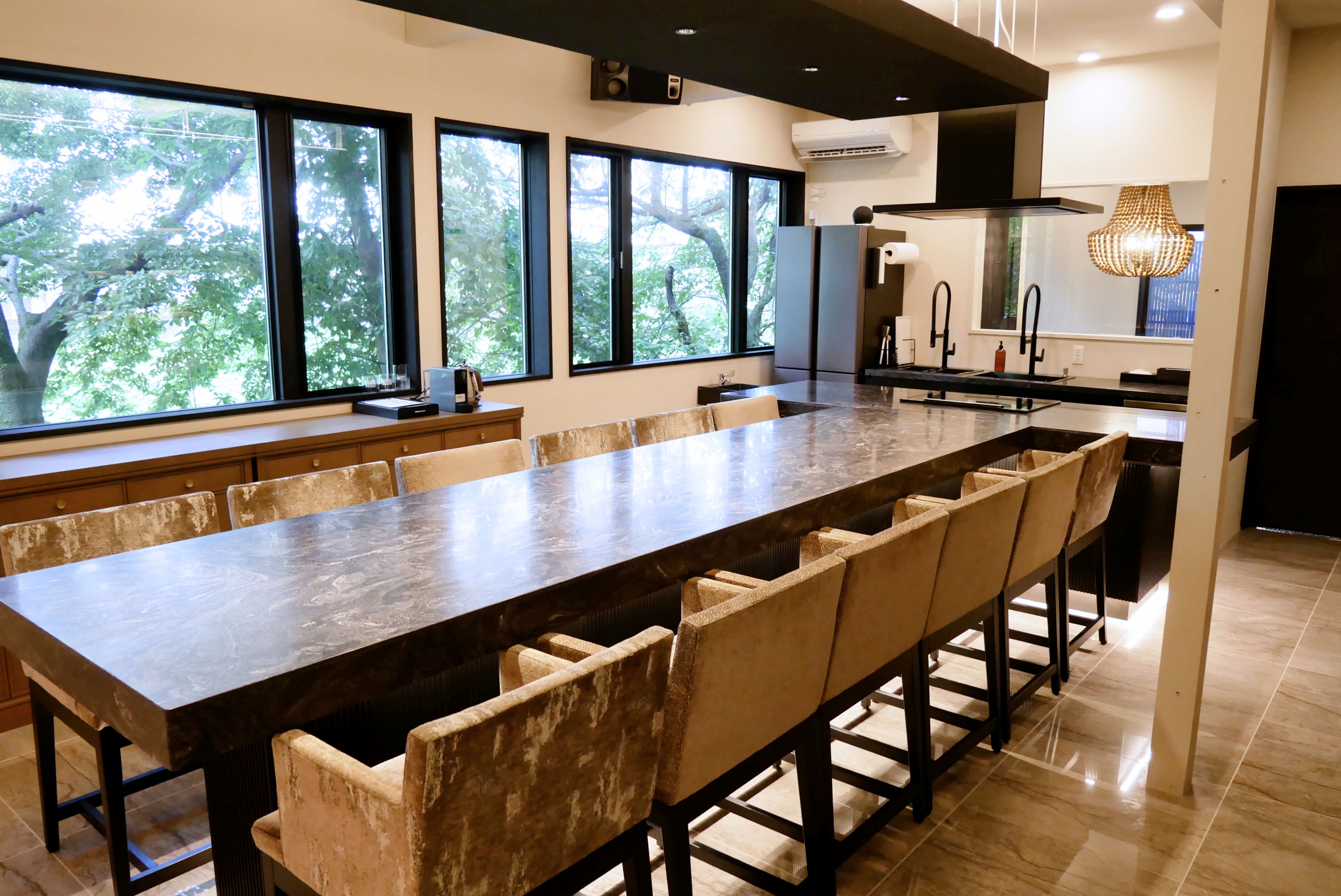 人工大理石オーダーテーブル